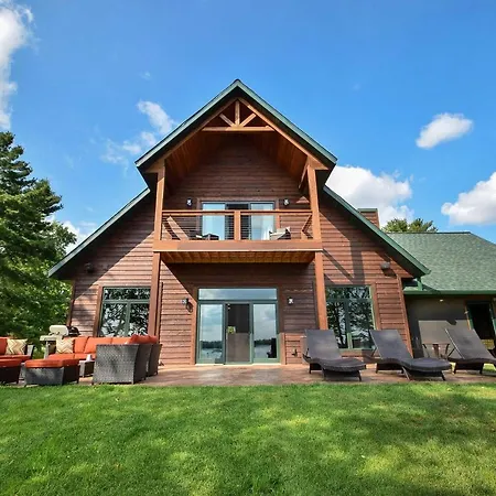 Cabin With Gradual Slope To Sandy Bottom Swimming!